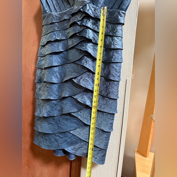 Ladies dress. - Picture 5 of 10